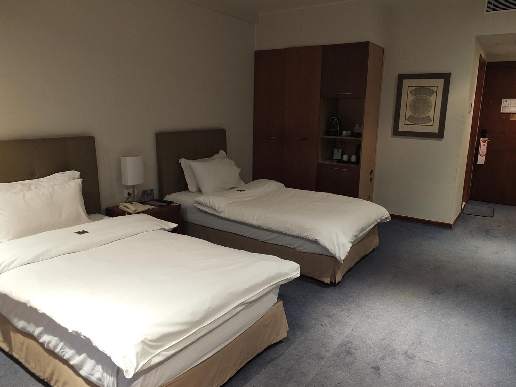 Plaza Hotel Beirut Bagian luar foto