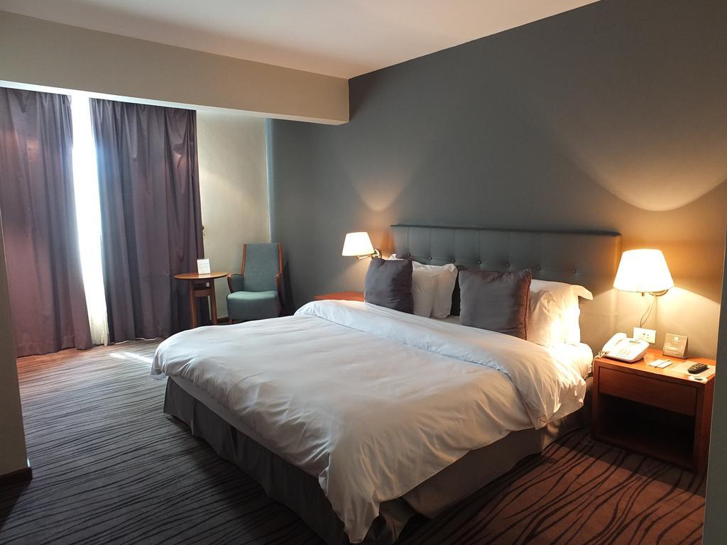 Plaza Hotel Beirut Bagian luar foto