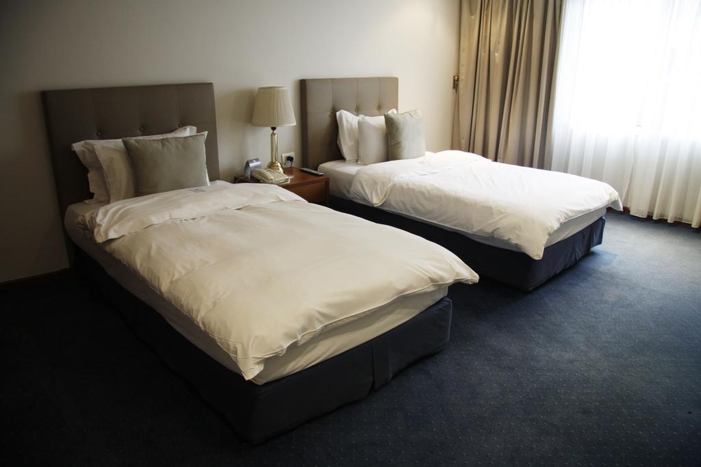 Plaza Hotel Beirut Bagian luar foto