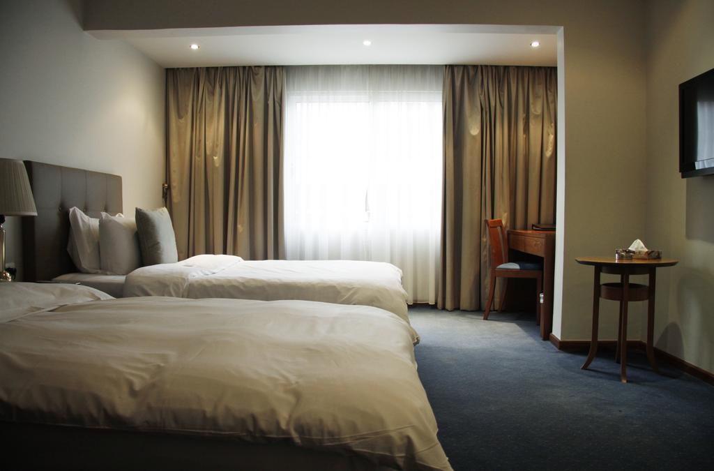 Plaza Hotel Beirut Bagian luar foto